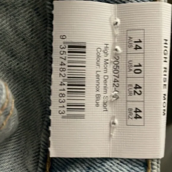 Cotton On High Rise Mom Denim shorts- brand NEW with tags - Picture 4 of 4